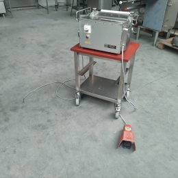  Skinning machine Cretel